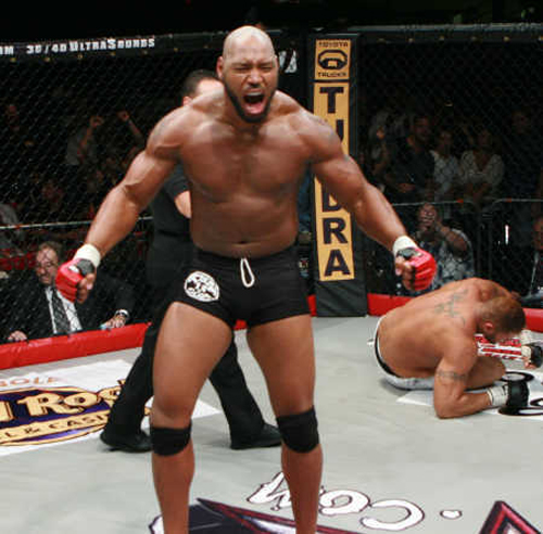 Top 10 “quái vật” trên võ đài UFC - 5