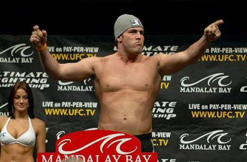 Top 10 “quái vật” trên võ đài UFC - 9