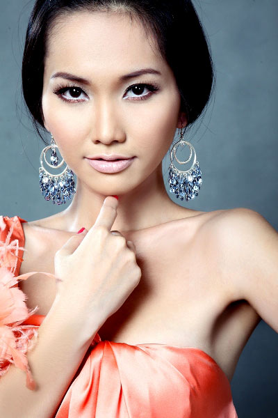 3 kiểu tóc mùa đi tiệc của diễn viên Kim Hiền! - 1