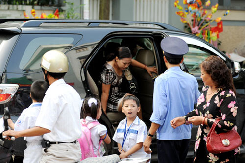 Hình ảnh hồn nhiên của các bé ngày khai trường - 1