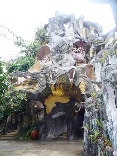 Chuyện "ngôi nhà điên" ở Đà Lạt, Tin tức trong ngày, 