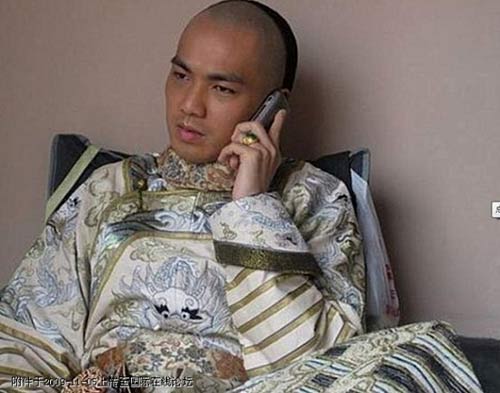 Ảnh vui: Càn Long đi xe máy, Tôn Ngộ Không đeo kính - 8