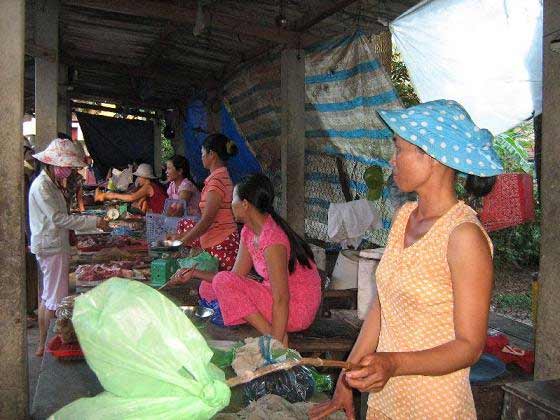 Huế: tiểu thương khóc ròng vì hai mụ bán thịt, Tin tức trong ngày, 