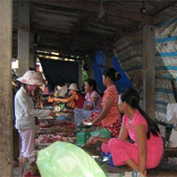 Huế: tiểu thương khóc ròng vì hai mụ bán thịt