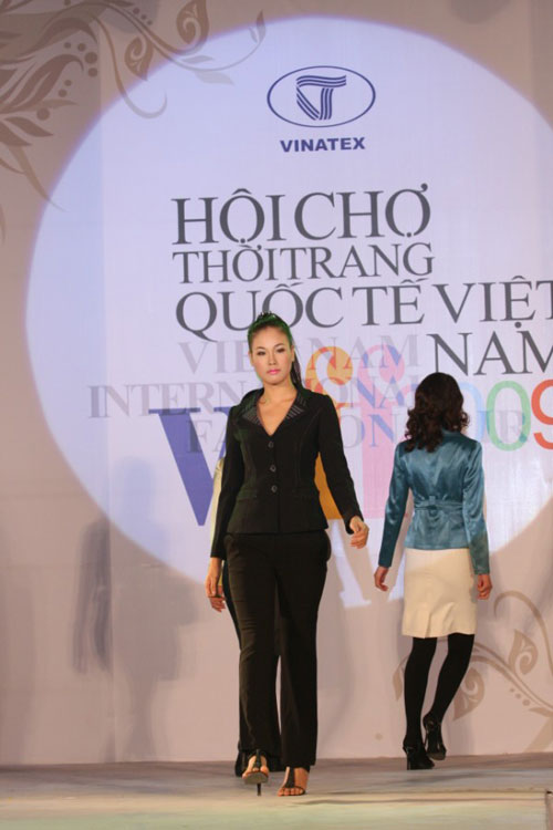 Thời trang Emspo – Lộng lẫy và ấn tượng trong đêm Noel - 11