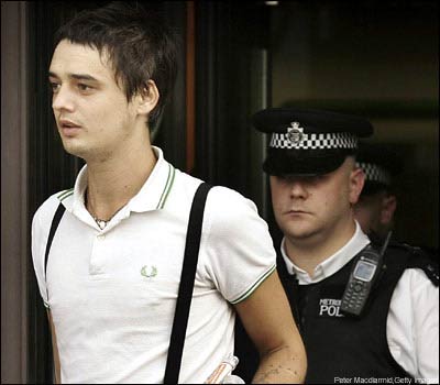 Pete Doherty giải quyết “cơn vật” ngay tại tòa án, Ca nhạc - MTV, Pete Doherty, giải quyết, “cơn vật”, tòa án