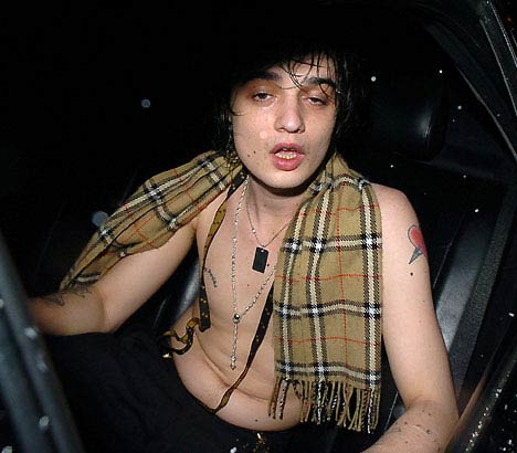 Pete Doherty giải quyết “cơn vật” ngay tại tòa án, Ca nhạc - MTV, Pete Doherty, giải quyết, “cơn vật”, tòa án