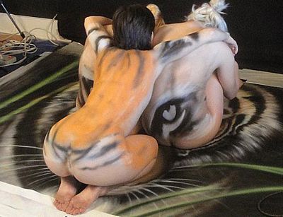 Vẽ hổ trên mình trần - 9