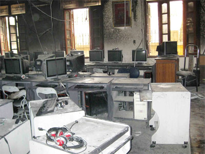 Trường Tiểu học Kim Liên hoảng loạn vì cháy - 1