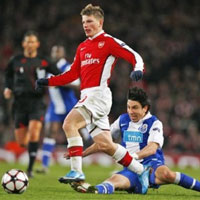 Bài bình+Video trận Arsenal-Porto: “Gã thộn” trong đêm Emirates huyền ảo