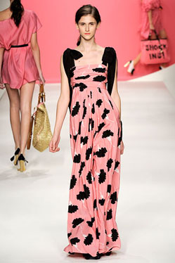 Video: Cực xinh, cực yêu với Moschino, Thời trang, Moschino, Cheap & Chic, Moschino Cheap & Chic
