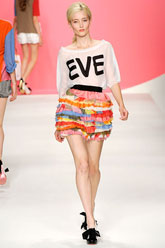 Video: Cực xinh, cực yêu với Moschino, Thời trang, Moschino, Cheap & Chic, Moschino Cheap & Chic