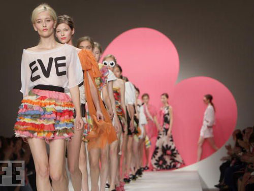 Video: Cực xinh, cực yêu với Moschino, Thời trang, Moschino, Cheap & Chic, Moschino Cheap & Chic