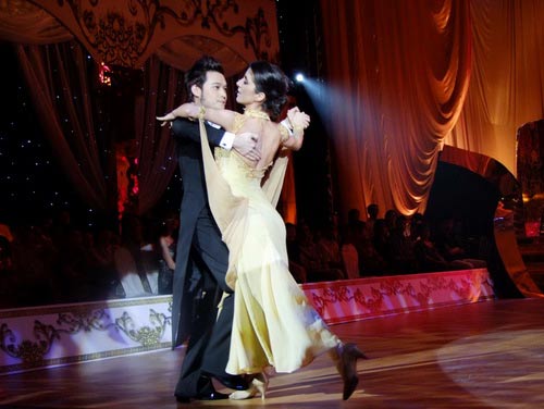 "Choáng váng" với Bước nhảy hoàn vũ, Ngôi sao điện ảnh, Phim, Bước Nhảy Hoàn Vũ, dancesport, Cát Tiên Sa, Ngô Thanh Vân, Tiến Đoàn, Đoan Trang, Siu Black, Minh Béo, Quang Vinh, Lương Mạnh Hải