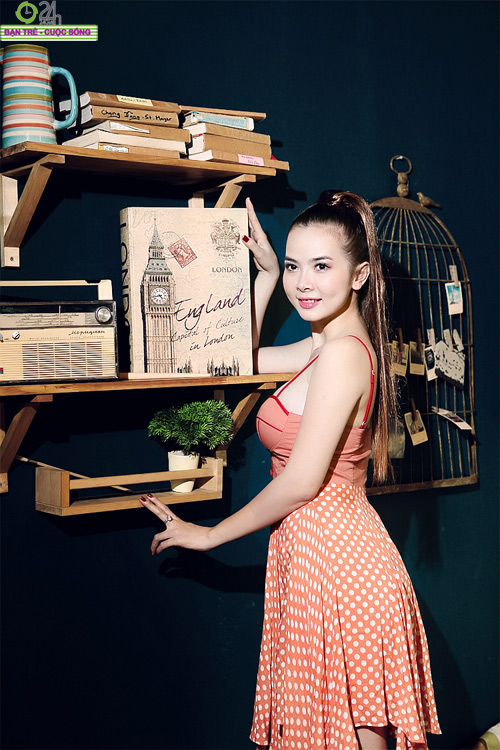 Hot girl Sài thành khoe vòng một căng đầy - 6