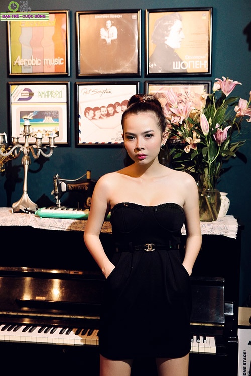 Hot girl Sài thành khoe vòng một căng đầy - 14
