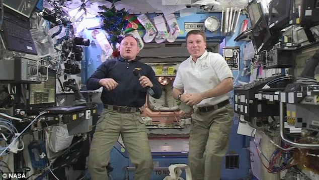 Tin tức trong ngày - Những người đón năm mới 16 lần một ngày