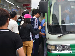 TP.HCM cũng chống “dê xồm” trên xe buýt