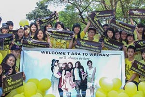 Fan Việt phấn khích nhảy flashmob đón T-ara tới Việt Nam