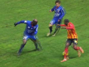 Bóng đá - Số 9 vô danh ghi bàn "lắt léo" đẹp nhất Ligue 1 lượt đi