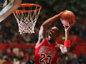 Thể thao - 50 khoảnh khắc thể thao kinh điển: M.Jordan & cú ném để đời (P4)
