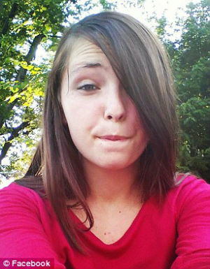 Cô gái 19 tuổi bị bạn trai gọi người đánh đập, cạo đầu