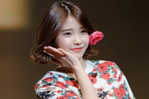 Ca nhạc - MTV - Kiều nữ IU là nghệ sĩ xuất sắc nhất 2014