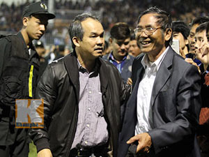 Bóng đá - "Vỡ sân" Pleiku do bầu Đức chơi đẹp với fan Khánh Hoà