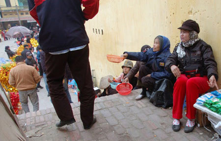 Tin tức trong ngày - "Hà Nội không còn bảo kê ăn xin"