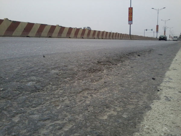 Tin tức trong ngày - Lún nền đường QL1A: Vá xong trước Tết Nguyên đán 2015