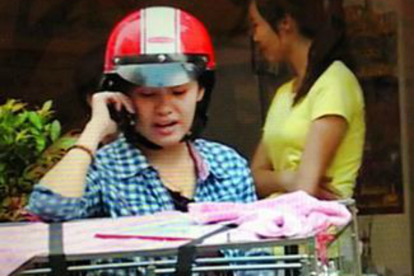 Người mẫu - Hoa hậu - Bất ngờ với hình ảnh Bà Tưng đi bán chó dạo