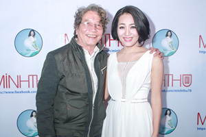 Ca nhạc - MTV - NS Phó Đức Phương cười “phớ lớ” bên “người tình” kém 30 tuổi