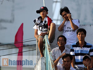 Bóng đá - "Cơn sốt" Công Phượng và hiểm hoạ từ trên khán đài