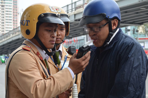 Tin tức trong ngày - HN: Nửa tháng, phạt 500 lái xe vi phạm nồng độ cồn