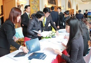 Tài chính - Bất động sản - Mong thưởng Tết tiền tỷ, môi giới nửa đêm nghĩ cách bán hàng