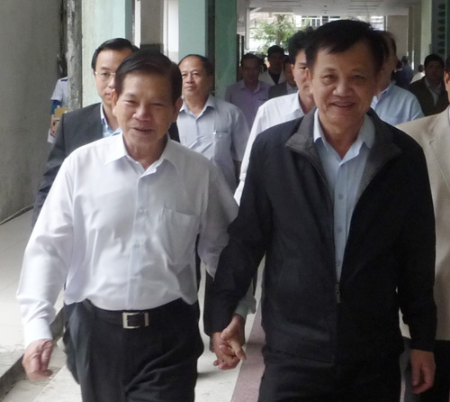 Nguyên Chủ tịch nước thăm ông Nguyễn Bá Thanh