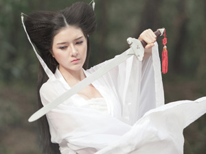 Bạn trẻ - Cuộc sống - Lilly Luta hóa thân thành Tiểu Long Nữ tóc "đùi gà"