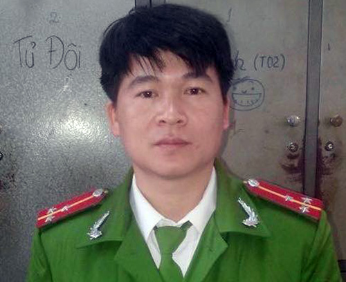 Tin tức trong ngày - Thượng úy công an quên mình cứu người trong đêm