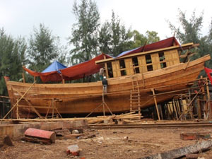 Tin tức trong ngày - Ngắm "tàu 67" vỏ gỗ đầu tiên của ngư dân TT-Huế