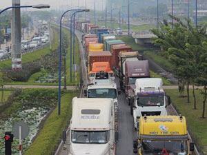 Tin tức trong ngày - TP.HCM: Kẹt xe kinh hoàng trên xa lộ Hà Nội