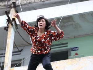 Phim - Clip Phương Thanh nhảy từ tầng 5 để "câu like Facebook"