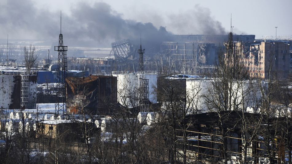 Ukraine: Quân đội dồn hỏa lực tái chiếm sân bay Donetsk