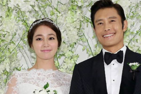 Vợ Lee Byung Hun bất ngờ tuyên bố mang bầu 7 tháng