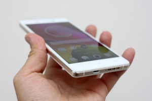 Dế sắp ra lò - Trên tay Oppo R1k ốp kính cường lực 2 mặt