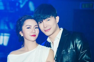 Ca nhạc - MTV - Nathan Lee quấn quýt cùng “gái 1 con” Ngọc Anh