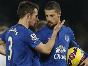 Bóng đá - Tranh đá pen với đồng đội, cầu thủ bị HLV thay ra