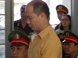 Pháp luật - Sát thủ cuồng ghen bất ngờ bị... “câm điếc” tại tòa