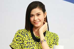 Ca nhạc - MTV - Trương Quỳnh Anh gượng cười xuất hiện giữa "tâm bão"