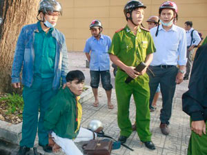 Pháp luật - Hàng chục người dân tham gia bắt 6 tên cướp