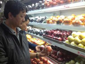 Thị trường - Tiêu dùng - TP.HCM: Táo nhập từ Mỹ vẫn bày bán tại một số siêu thị lớn